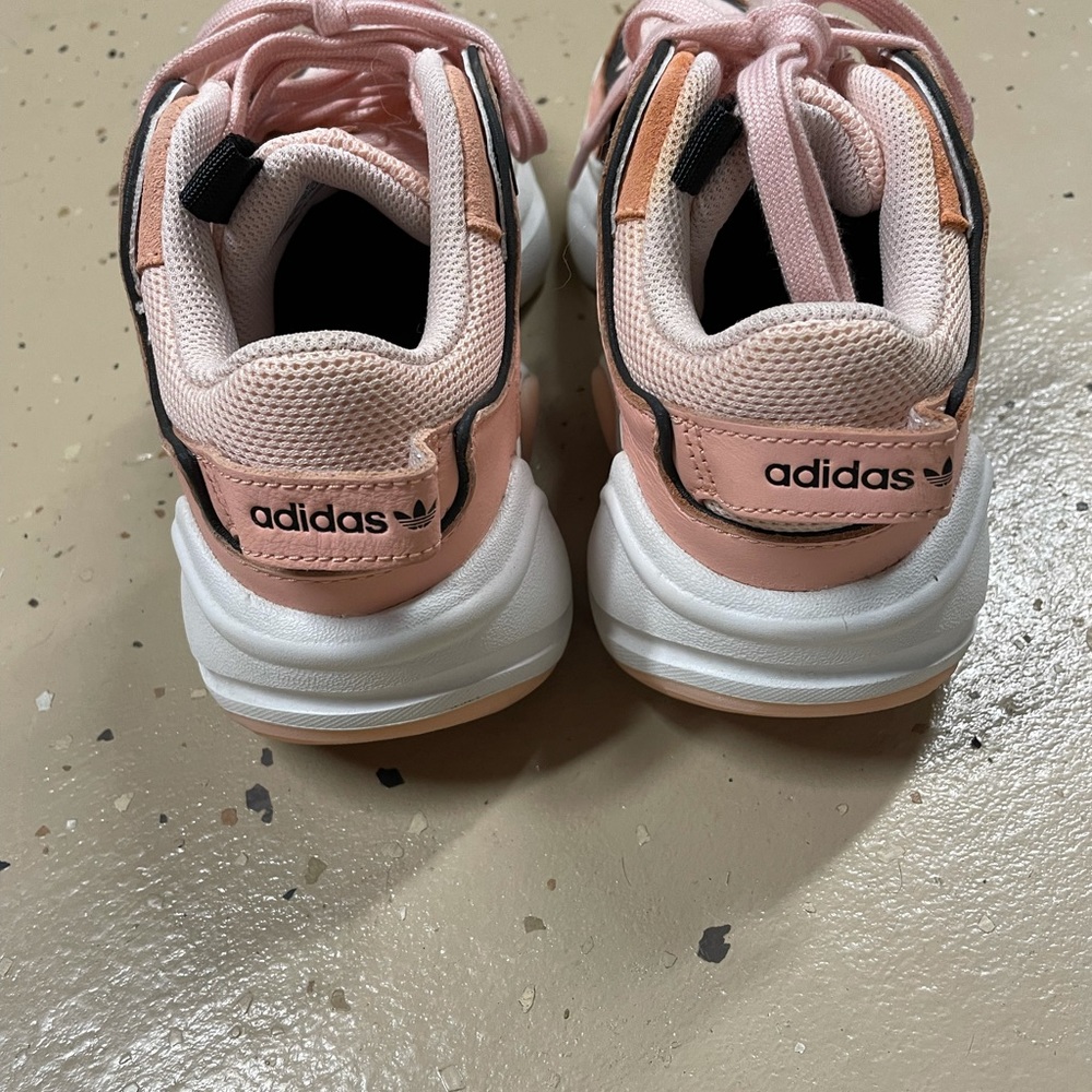 Sneakers - Picture 2 of 4